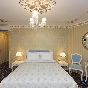 Oda ve Kahvaltı Küpeli Palace ****